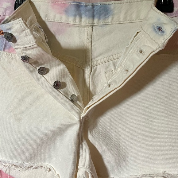 NEW LEVI’S White And Watercolor Pink/Blue/Purple 501® Jean Shorts Size W29 - Picture 5 of 15